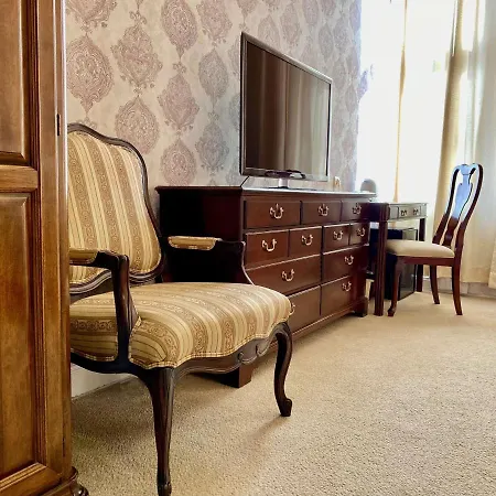 Opera16 Guestrooms Penzion *