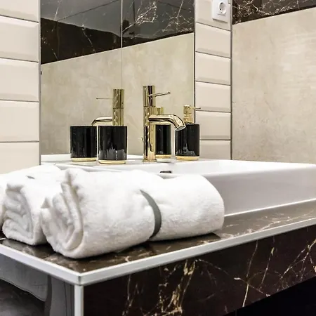 George's Luxury At Danube Apartment *