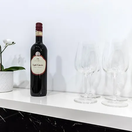 George's Luxury At Danube Apartment