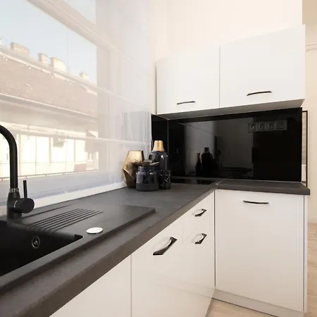 Hollo 3 Bedroom Downtown