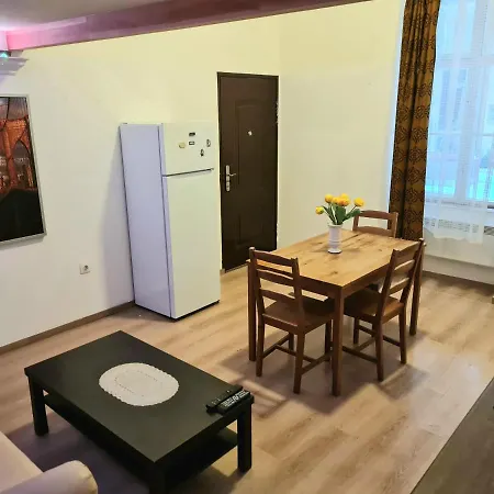 Lola Budapest