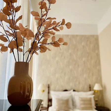 Opera16 Guestrooms Penzion *