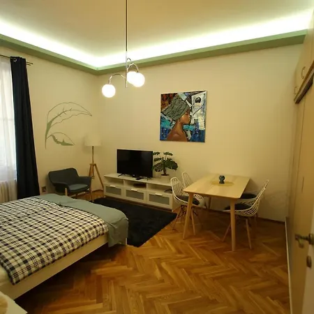 Apartment Castle Courtyard Hideaway