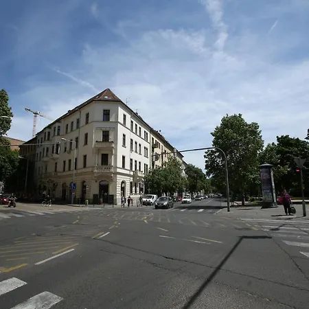 Apartment Castle Courtyard Hideaway Budapest