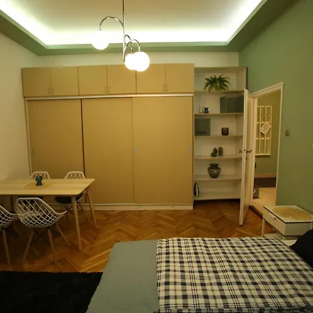 Apartment Castle Courtyard Hideaway Budapest