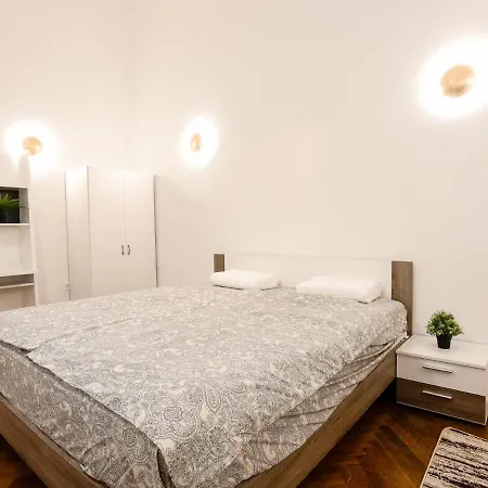 Apartment Chain Bridge Center Dorothea
