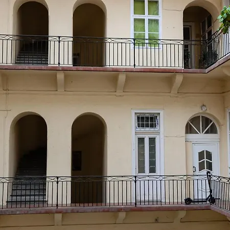 Apartment Chain Bridge Center Dorothea *