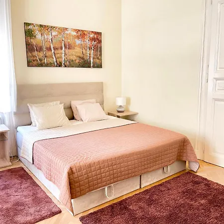 Central Vintage Residency - Balcony & Ac Apartment *