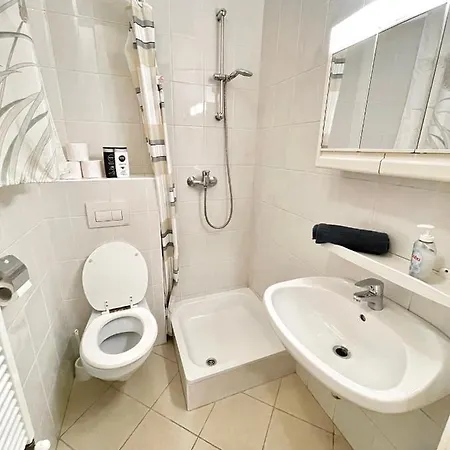 Central Vintage Residency - Balcony & Ac Apartment