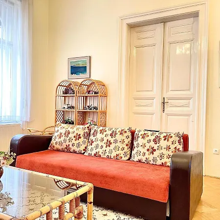 Central Vintage Residency - Balcony & Ac Apartment *