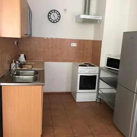 - Center West * Budapešť