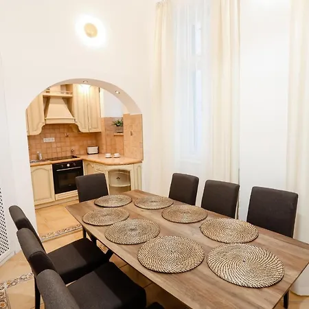 Apartment Chain Bridge Center Dorothea