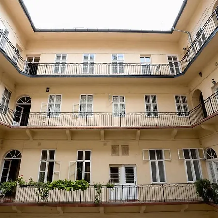 Chain Bridge Center Dorothea Apartment