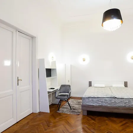 Apartment Chain Bridge Center Dorothea