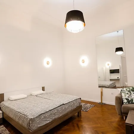 Apartment Chain Bridge Center Dorothea