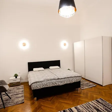 Chain Bridge Center Dorothea Apartment *