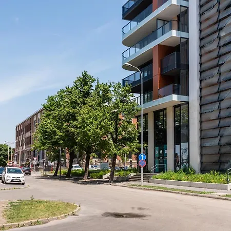 Sweet , 30sqm Studio, Free Private Parking, Mountain View, Balcony, 20 Min From Downtown Apartman