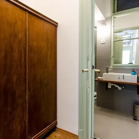Appartement Deluxe 2 Bedroom In B63. Boedapest
