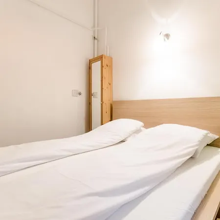 Deluxe 2 Bedroom In B63. * Boedapest