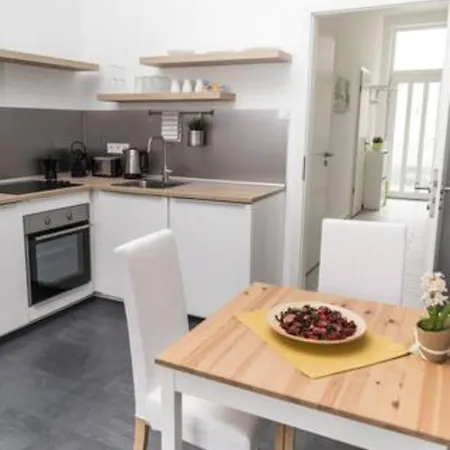 Apartment Hi-bp Sunny In The Heart Of