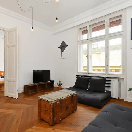 Daylight Apartment, The Location Budapest