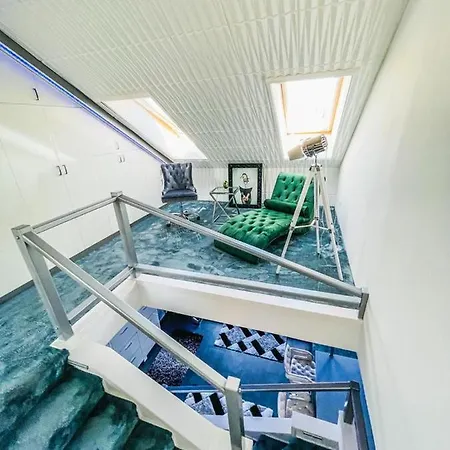 Skygarden - Luxury Penthouse With Private Jakuzzi Gym Sauna *