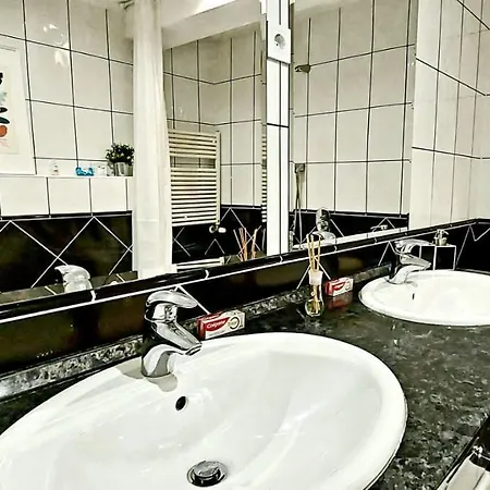 A+ Downtown Apartment *