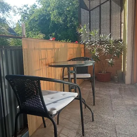 Free Parking, Balcony, Near To Park Gazde/Camere de închiriat *