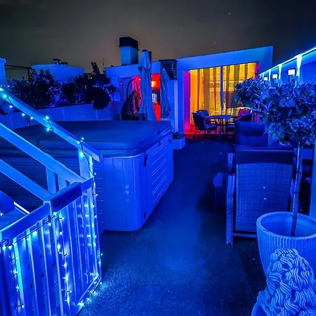 Skygarden - Luxury Penthouse With Private Jakuzzi Gym Sauna Apartman *
