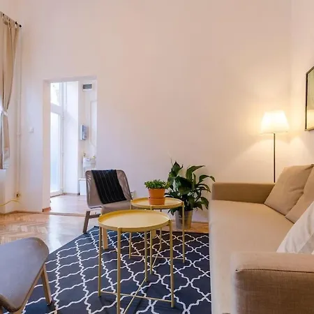 Cozy Studio In Famous Street *