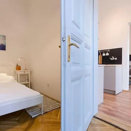 Cozy Studio In Famous Street Apartment Budapest