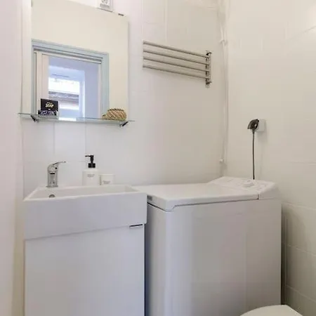 Cozy Studio In Famous Street Apartment *