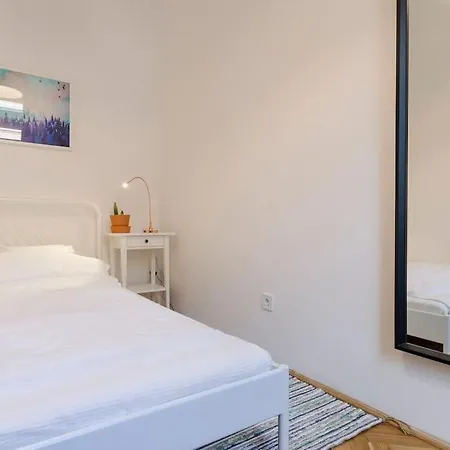 Cozy Studio In Famous Street Apartment Budapest