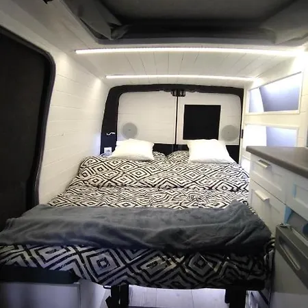 Vip Caravan Motorhome - Lakóautó Camping Budapest