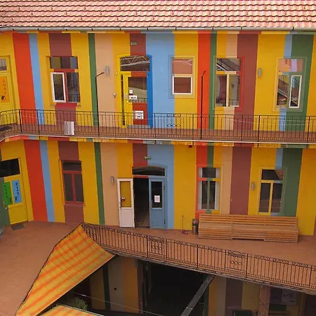 Casa De La Musica Hostel *
