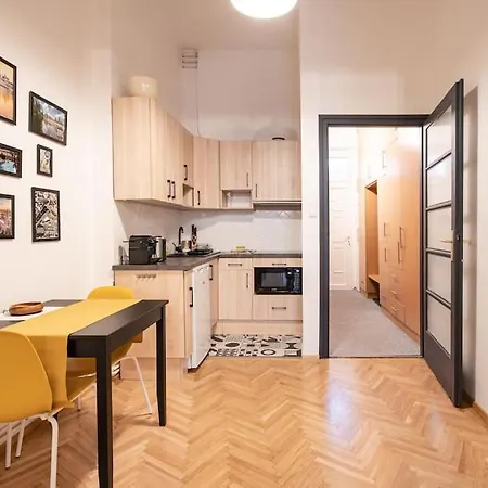 East Side Living Lägenhet