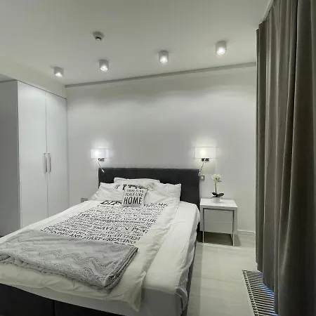 Lovely New By The Parliament Appartement *