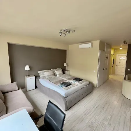 Brand New In The Center Apartment *