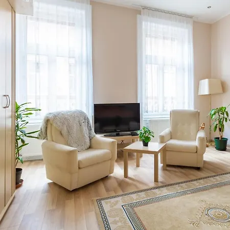 F24 Ferenc Apartment *