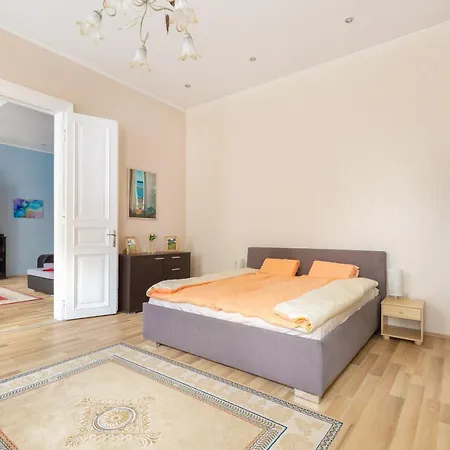 F24 Ferenc Apartment *