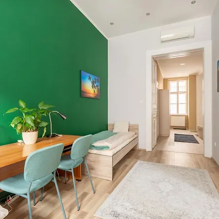 Apartment F24 Ferenc