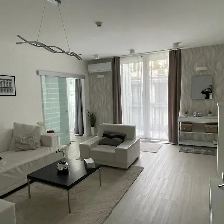 Lovely New By The Parliament Appartement *