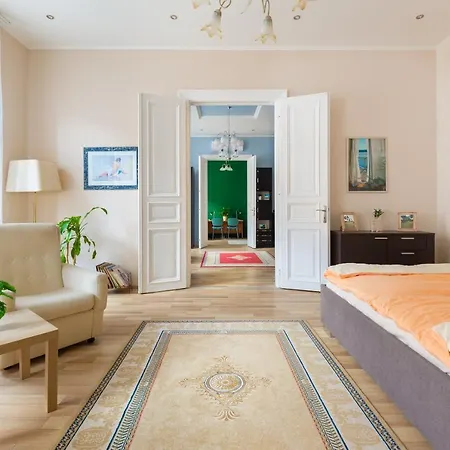 F24 Ferenc Apartment
