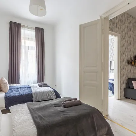 Deluxe Cozy In The Heart Of דירה *