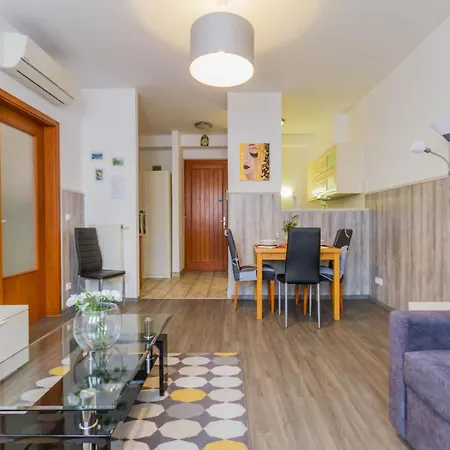 Lovag Charming In The Center-ac Appartamento *