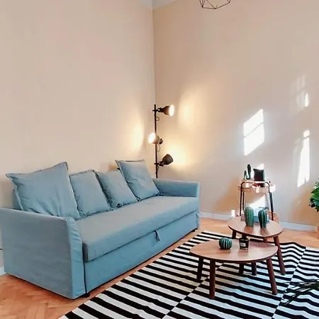 A+ Downtown Akacfa Apartment *