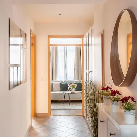 Explore From A Luxurious Cozy בודפשט