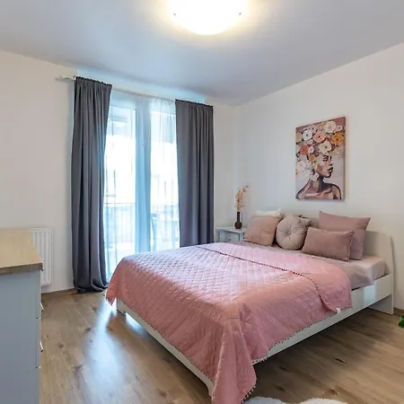 Need In Bp - Garage, Terraces, Aircon Apartamento Budapeste
