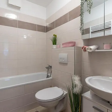 Need In Bp - Garage, Terraces, Aircon Apartamento *