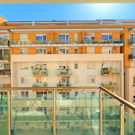 Cosy Living W Balcony